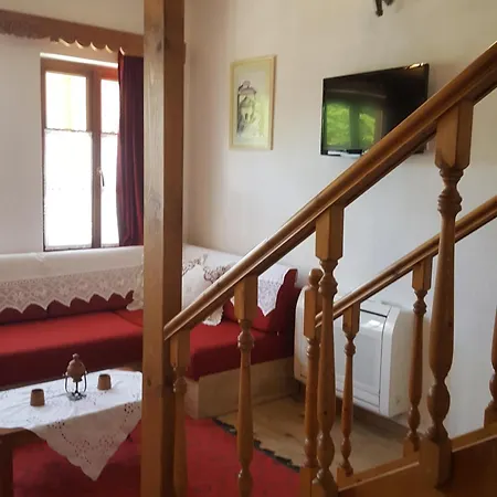 Hotel Gjirokastra فندق 3*