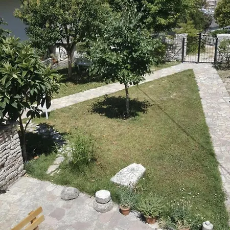 Hotel Gjirokastra فندق 3*