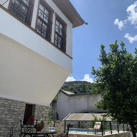 Hotel Gjirokastra 3*
