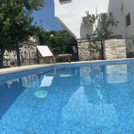 فندق Hotel Gjirokastra 3*