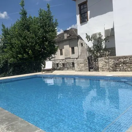 فندق Hotel Gjirokastra 3*