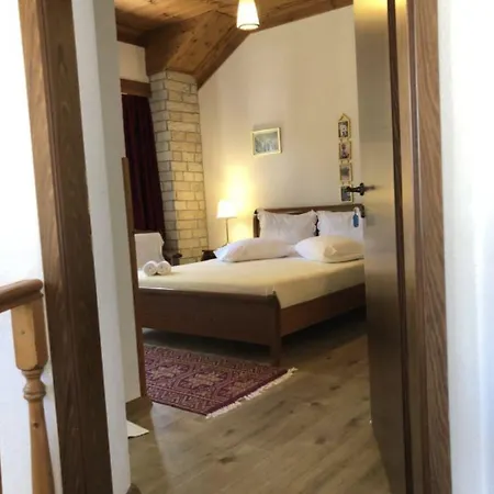 Hotel Gjirokastra 3*