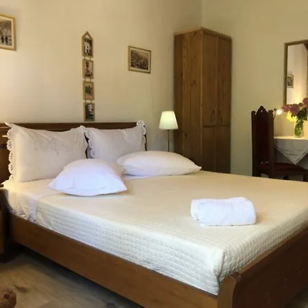 فندق Hotel Gjirokastra 3*