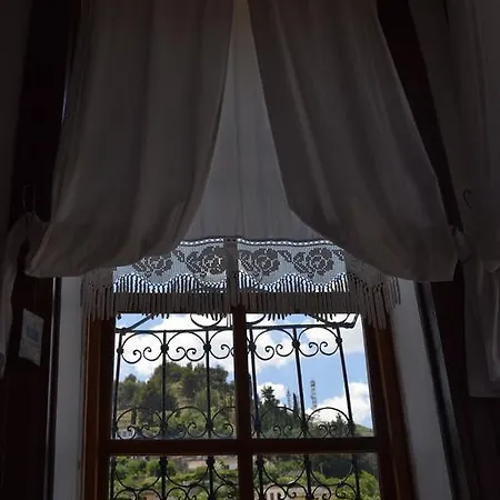 Hotel Gjirokastra 호텔
