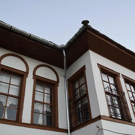Hotel Gjirokastra 호텔 3*