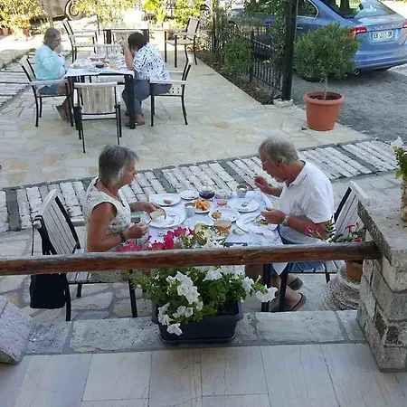 Hotel Gjirokastra 3*