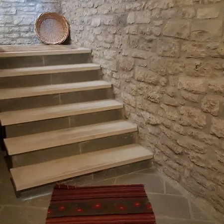 فندق Hotel Gjirokastra 3*