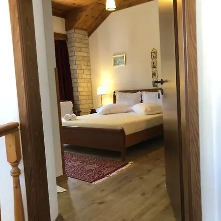 Hotel Gjirokastra فندق 3*