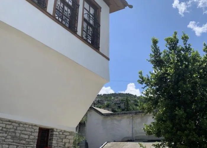 Hotel Gjirokastra 3*
