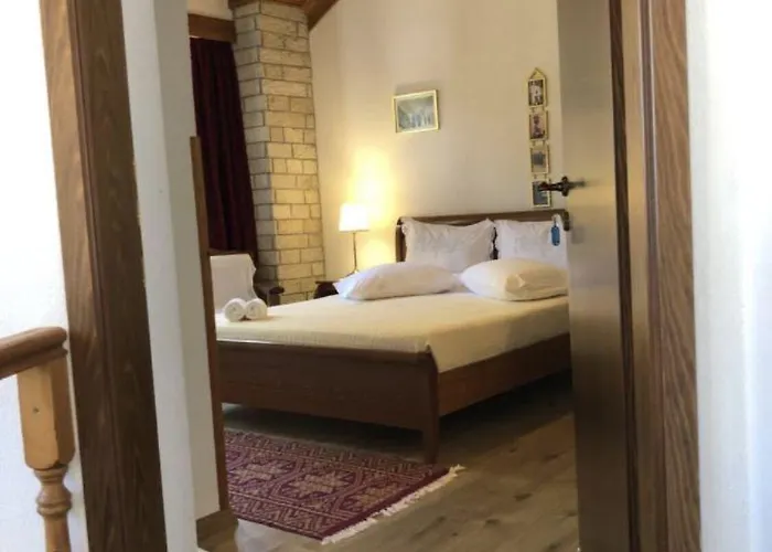 Hotel Gjirokastra 3*
