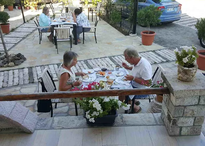 Hotel Gjirokastra 3*