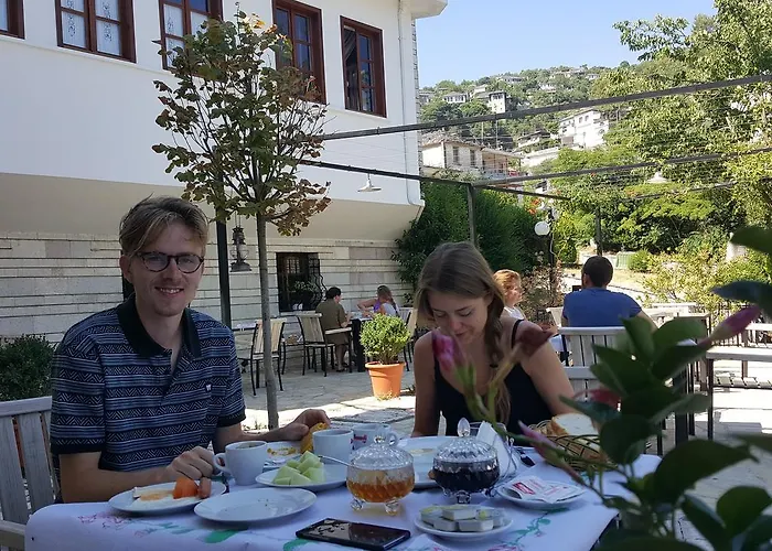 Hotel Gjirokastra 3*