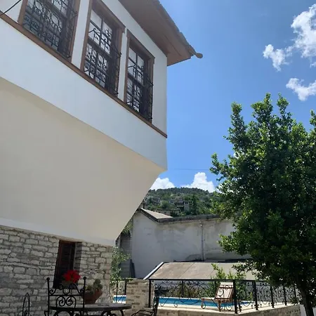 Hotel Gjirokastra 3*
