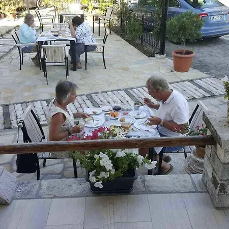 Hotel Gjirokastra 3*