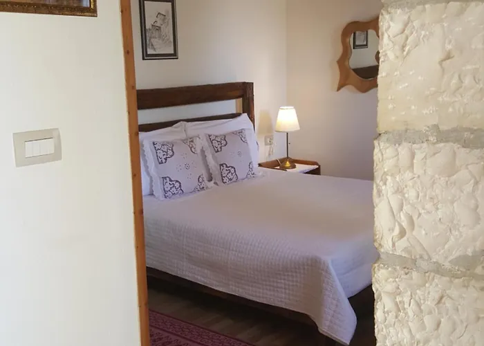 Hotel Gjirokastra 3*